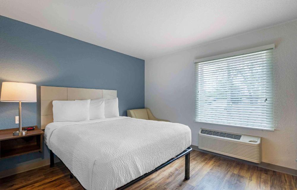 Standard Queen Room - Non-Smoking interior